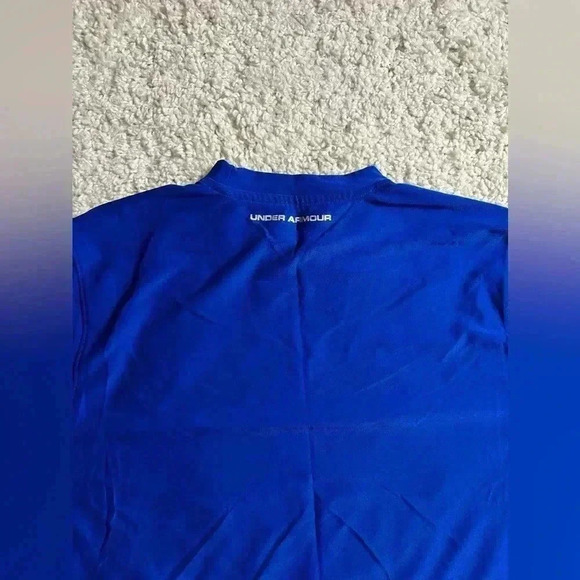 Men’s Size Small Under Armor Short Sleeve Heat Gear Shirt - Picture 2 of 4